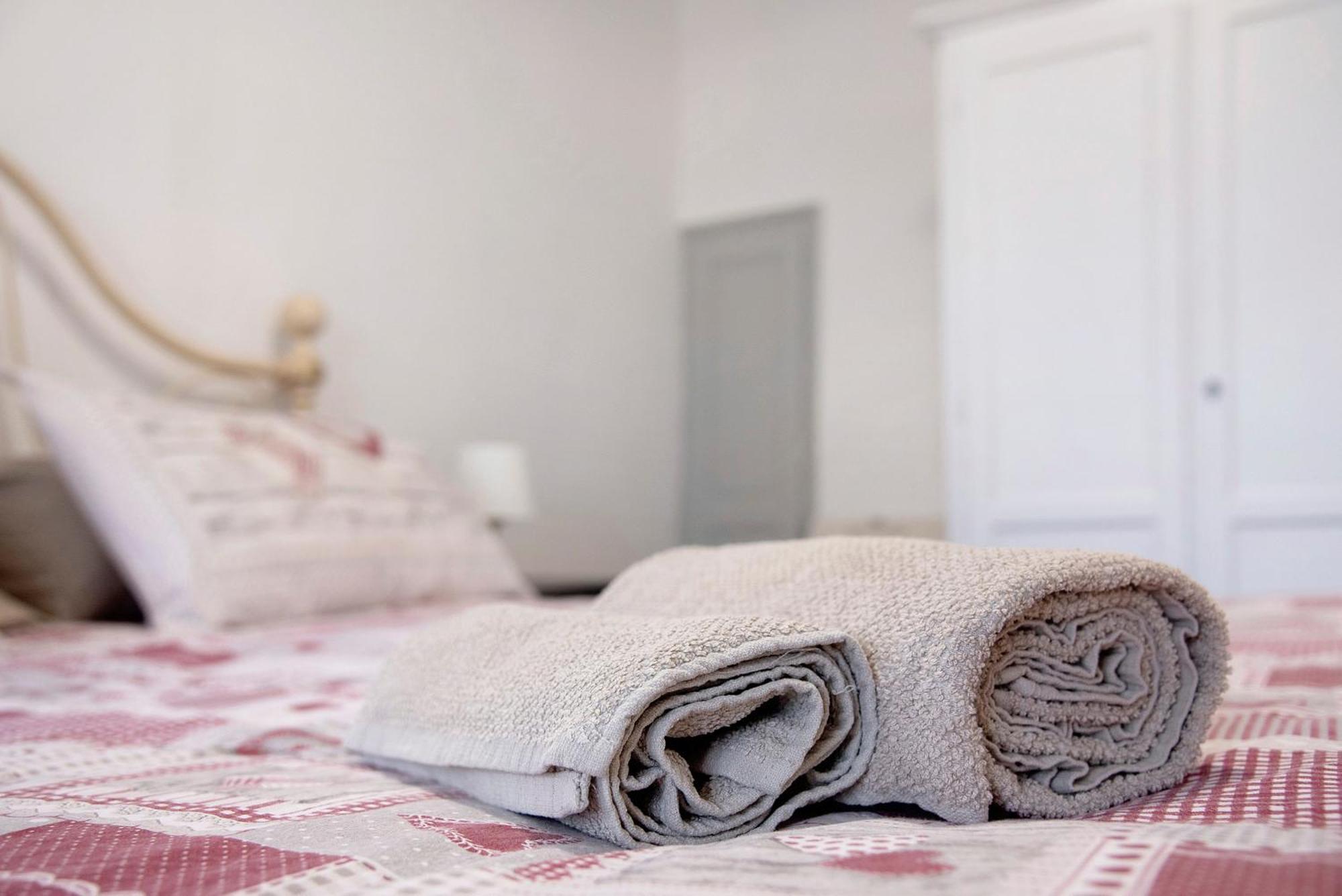La Vecchia Torre Appartement Porto Valtravaglia Buitenkant foto